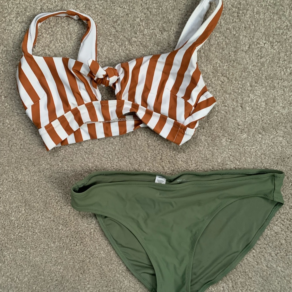 Bikini - willing to separate